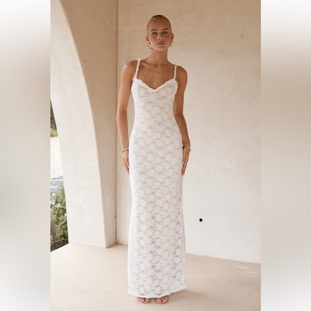 Runaway the Label Sarta Maxi Dress - White Lace Maxi - size small - never worn